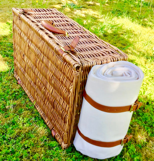 The Chelsea leather trimmed picnic hamper for 4