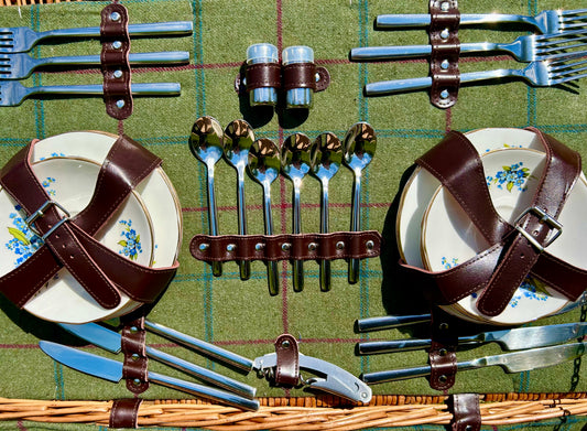 The Charleston - a rope handled willow picnic hamper for 6