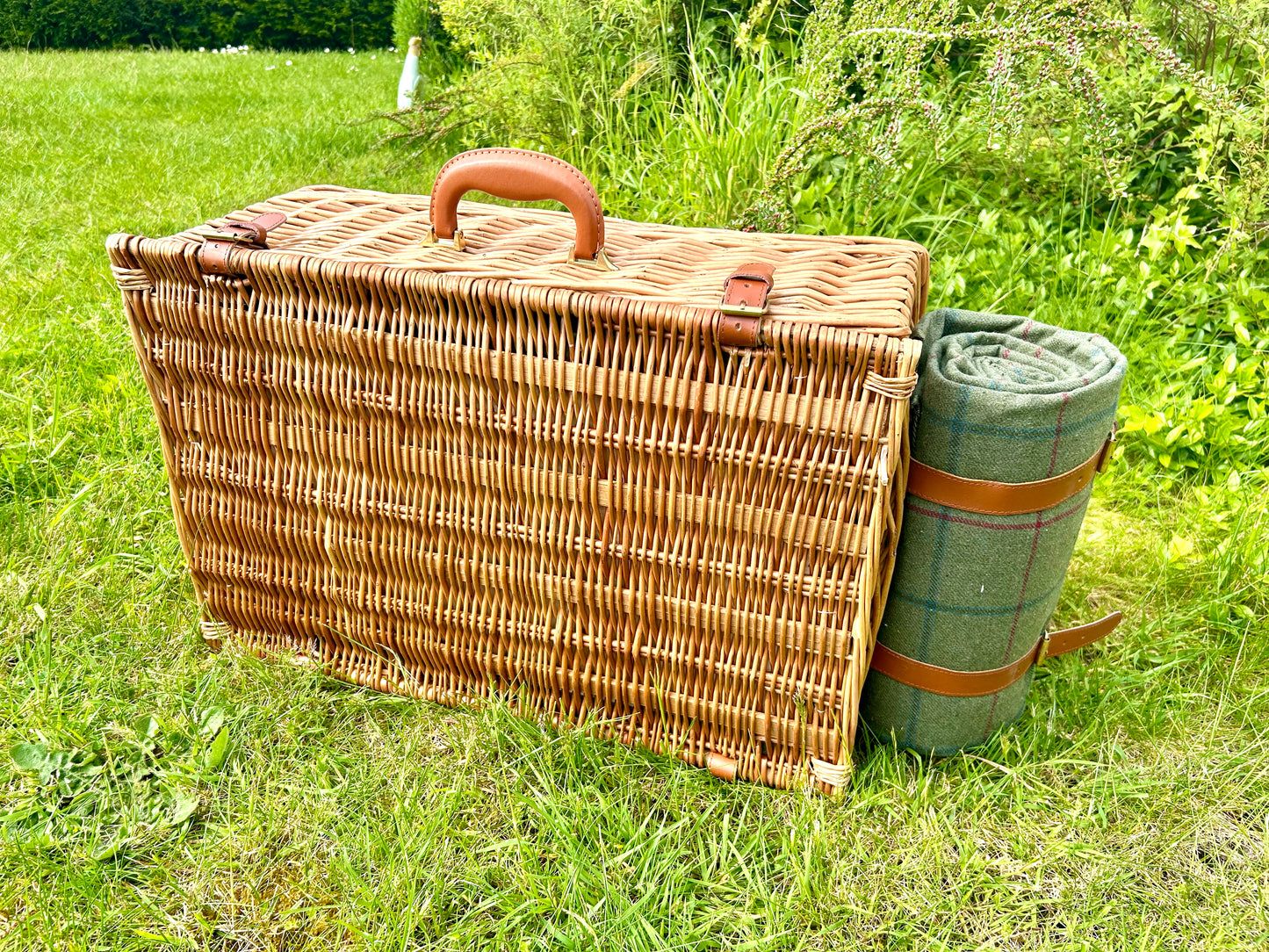 The Balmoral - a leather trimmed picnic hamper for 4