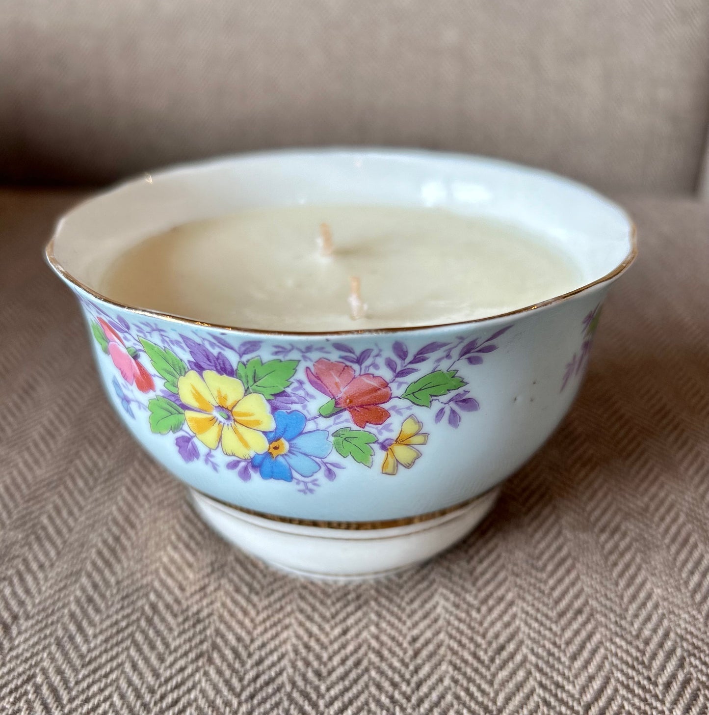 Beautiful Blooms sugar bowl scented candle - 2 wick candle in Fig, Lime & Vetiver