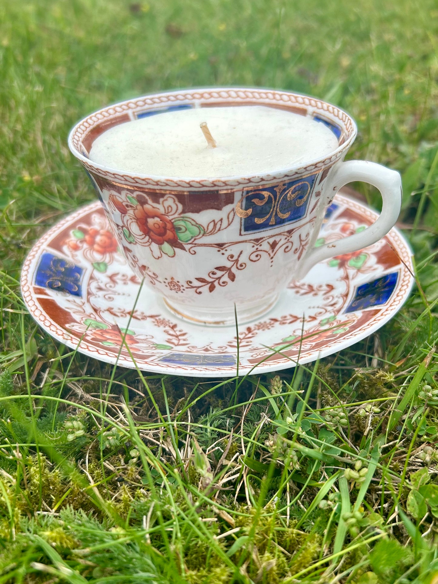 Imari bone china teacup & saucer - 1 wick candle in Lime, Basil & Mand