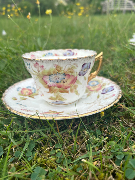 Imari bone china teacup & saucer - 1 wick candle in Lime, Basil & Mand