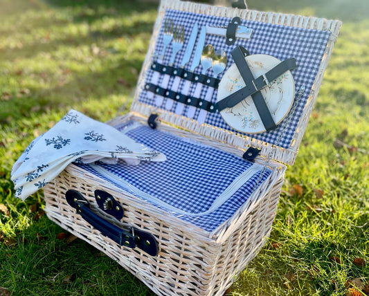 gingham picnic hamper for 2