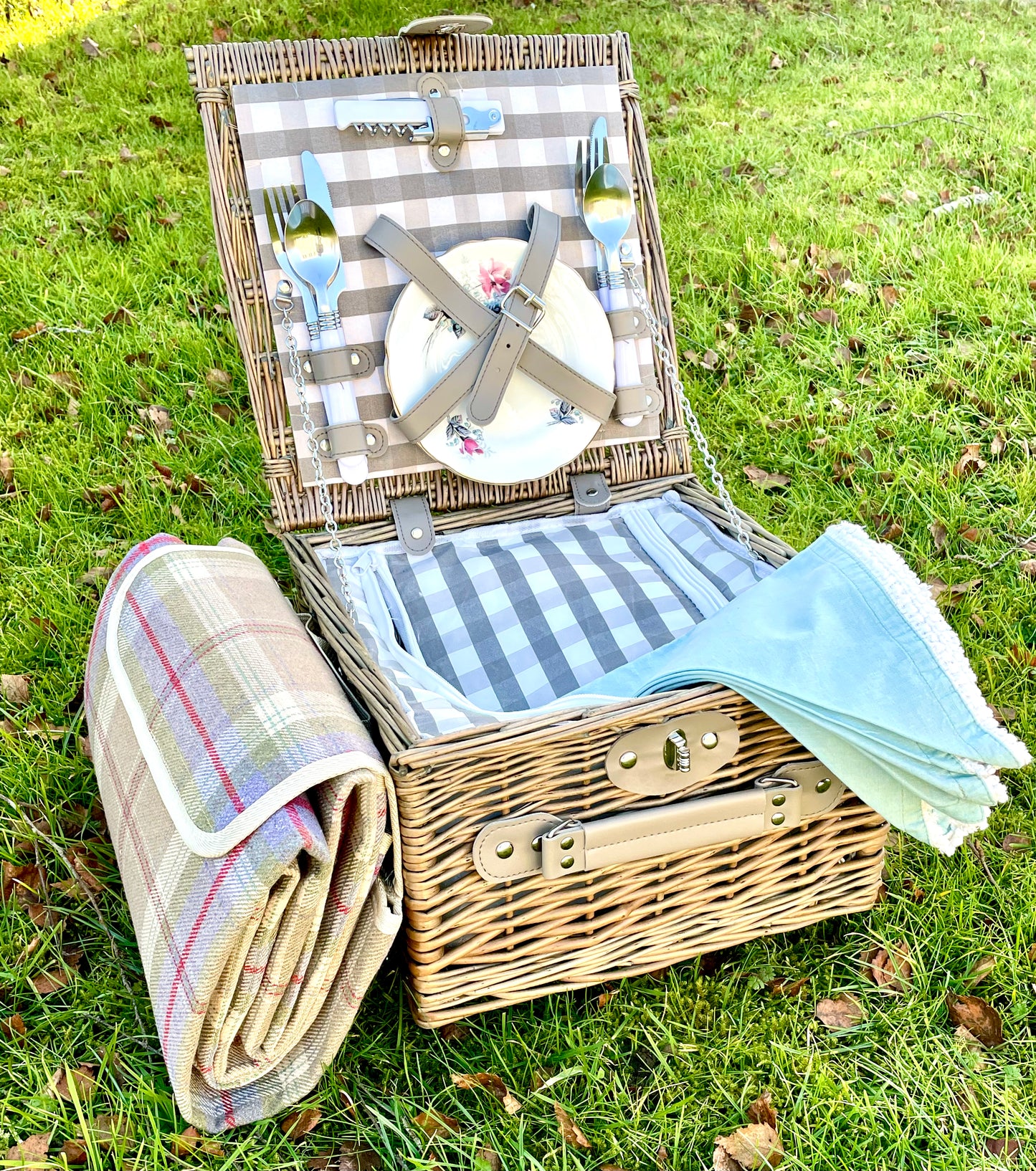 picnic hamper for 2