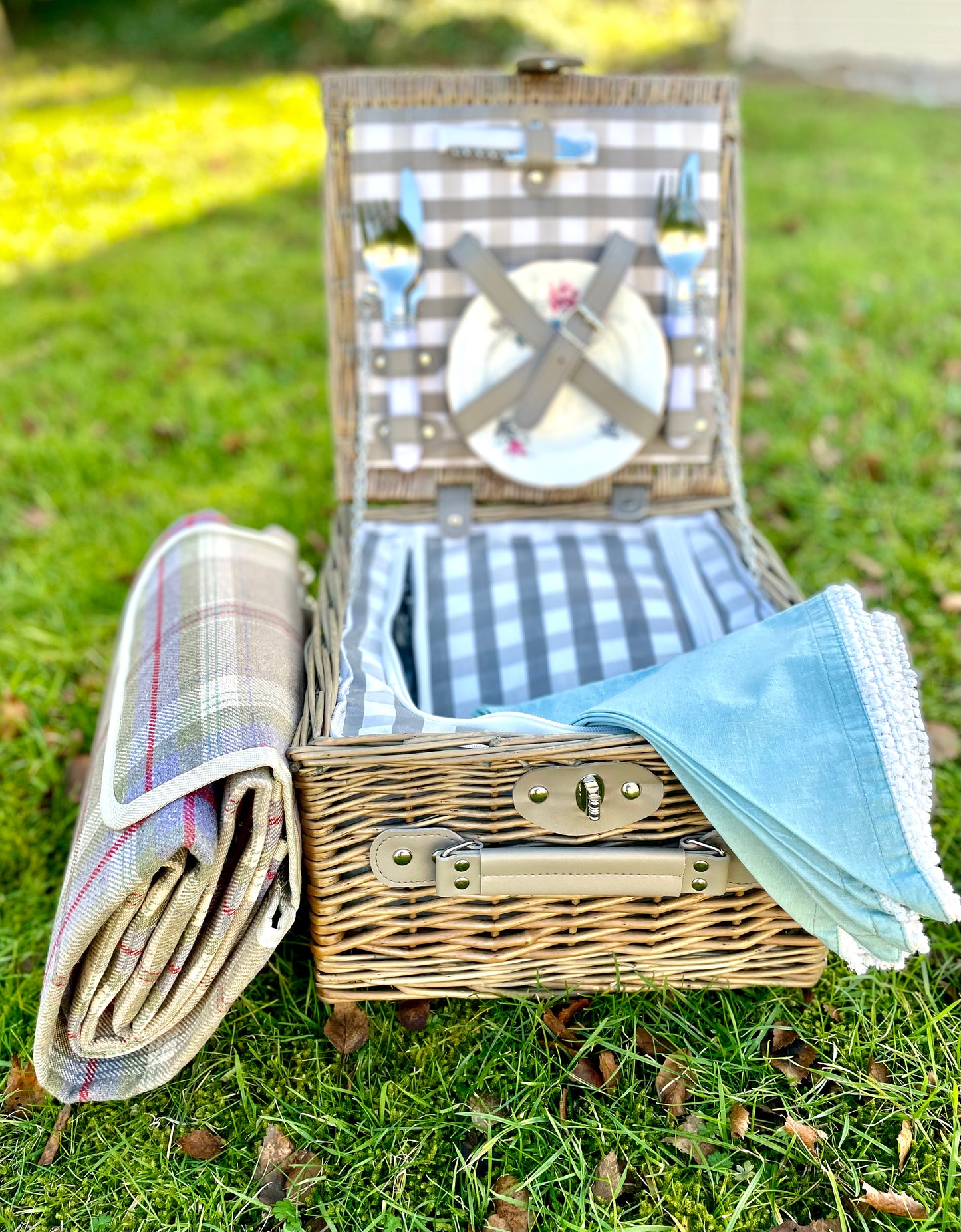 picnic hamper for 2