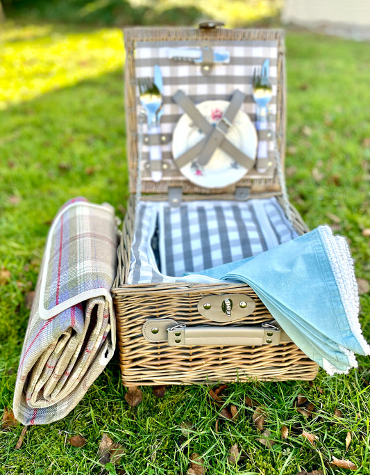 picnic hamper for 2