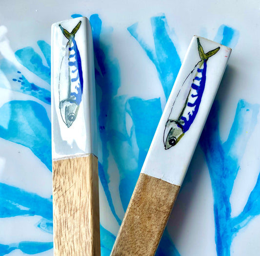 Mackeral design mango wood salad servers