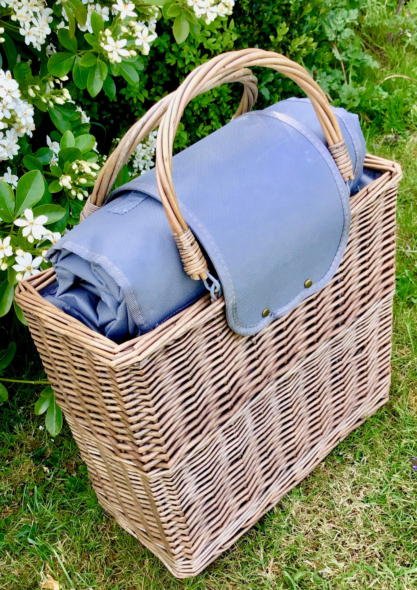 The Mount Street Chiller Basket & Picnic Blanket