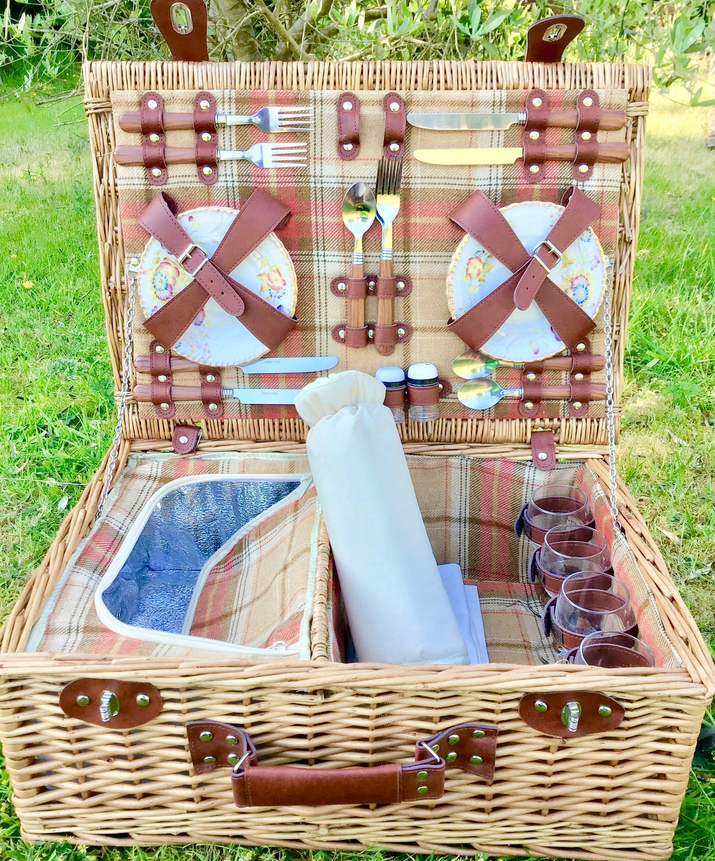 The Heathcliff - a tweed lined fitted picnic hamper for 4