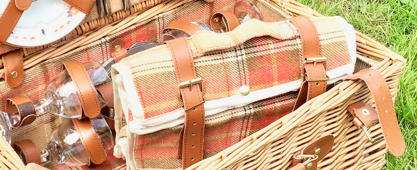 The Grange - a tweed lined willow Picnic Hamper for 4