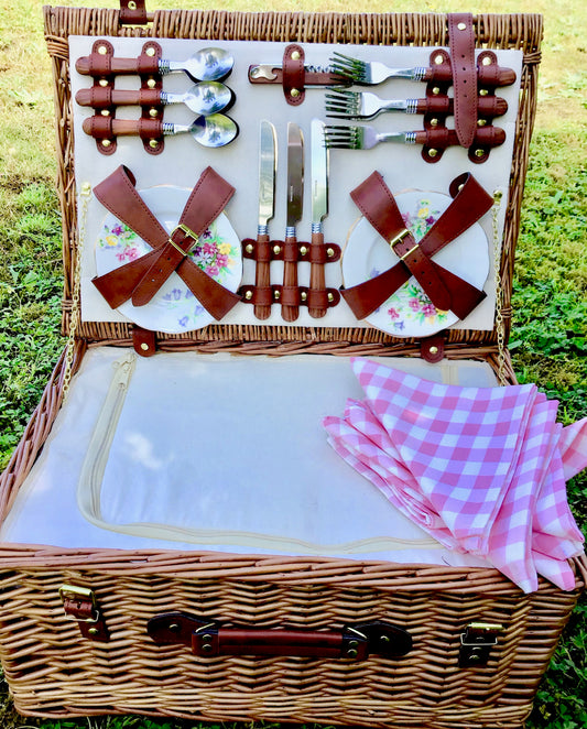 The Sussex ivory fitted hamper for 6