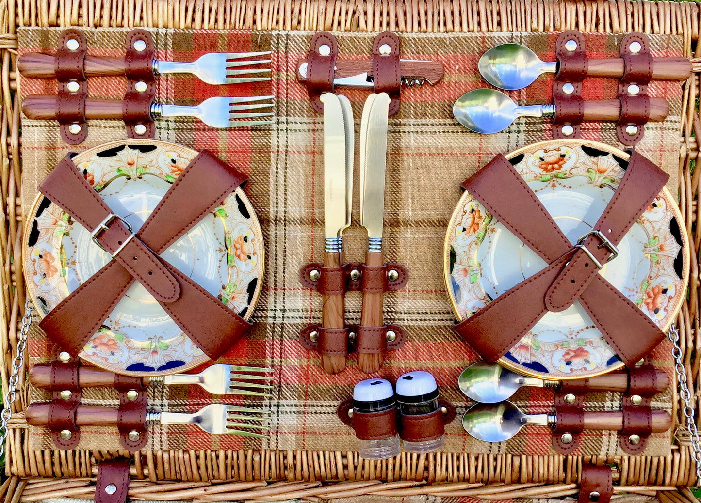 The Heathcliff - a tweed lined fitted picnic hamper for 4