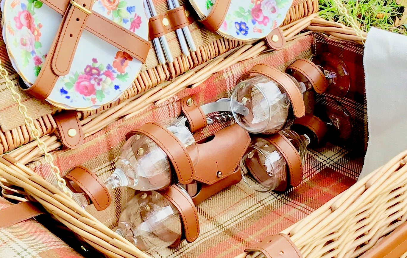 The Grange - a tweed lined willow Picnic Hamper for 4