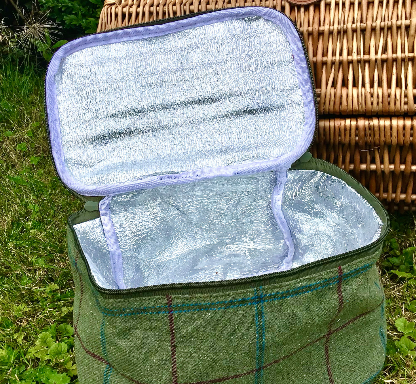 The Downton - a fitted oval willow picnic hanper for 4