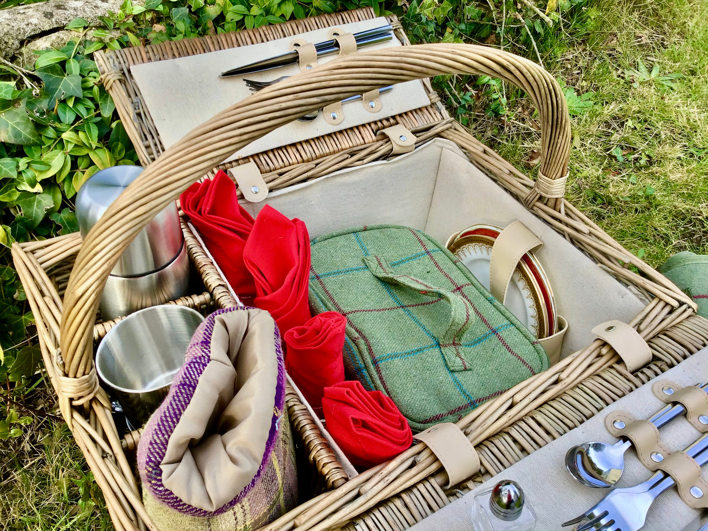 The Westonbirt top-handled Picnic Hamper for 4