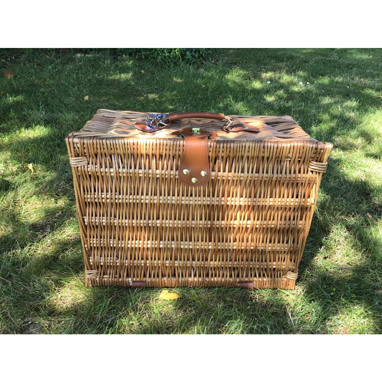 picnic hamper