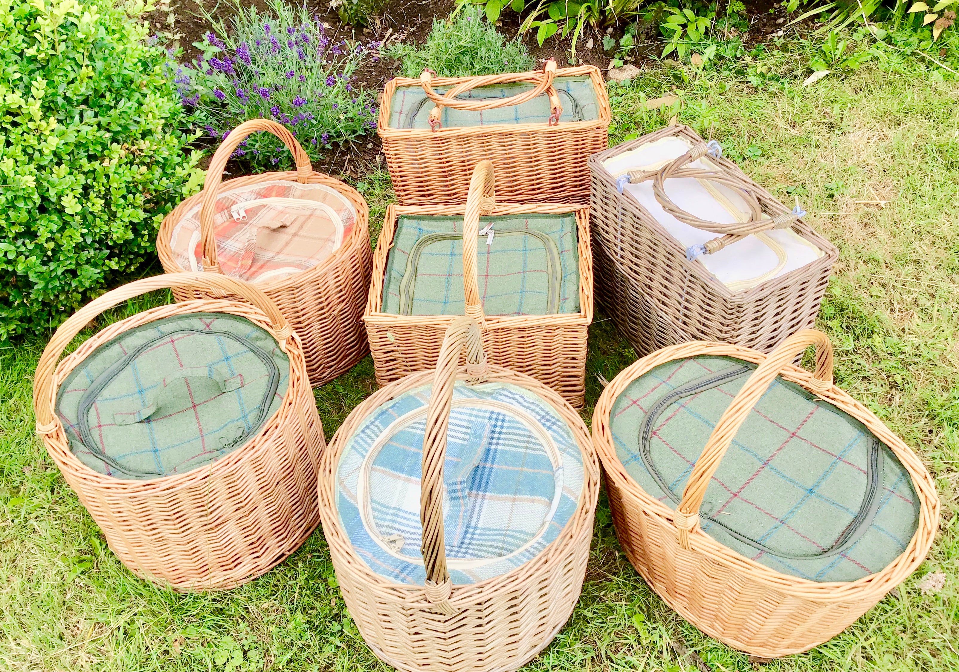 Oval cooler basket in green tweed – The Vintage Hamper Company