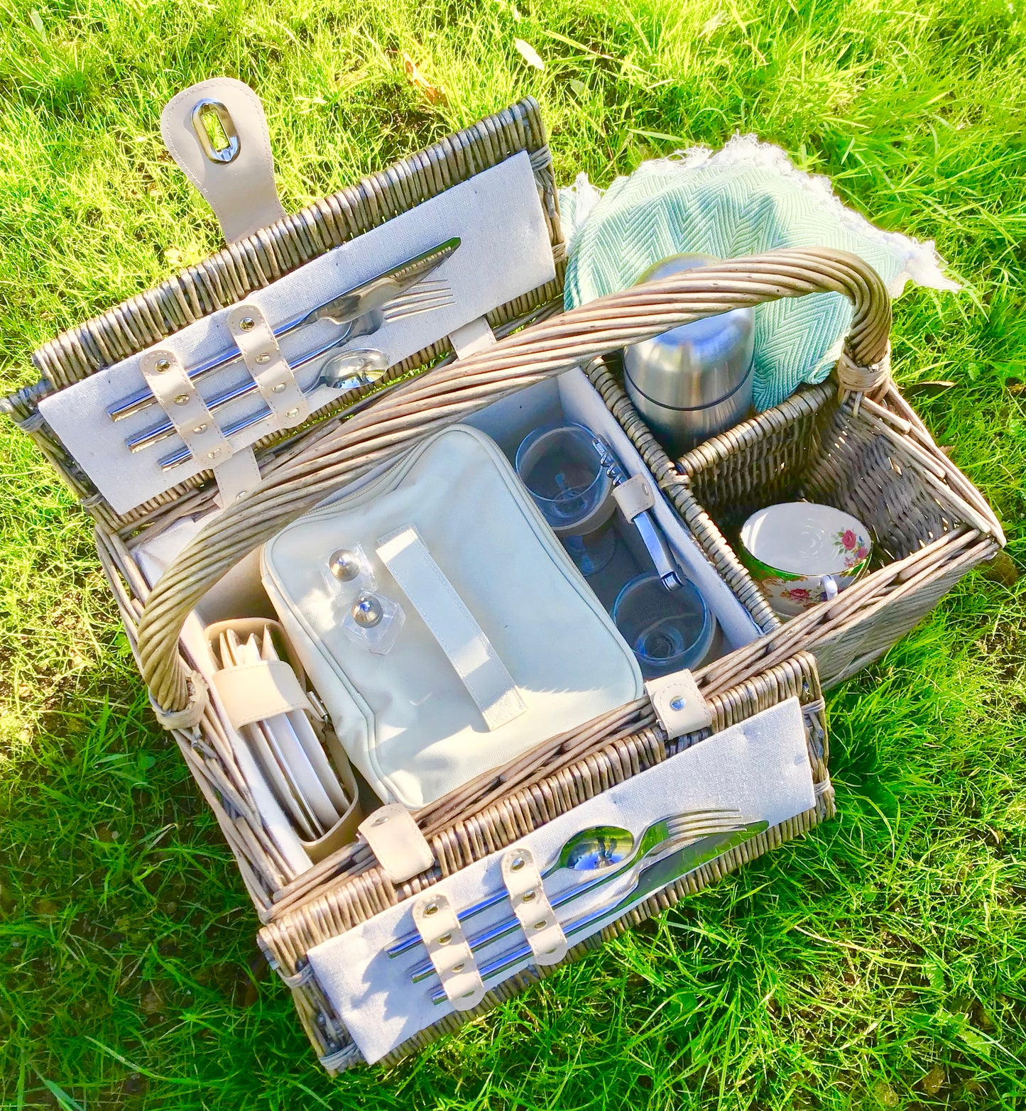 The Oxford top handled Picnic hamper for 2