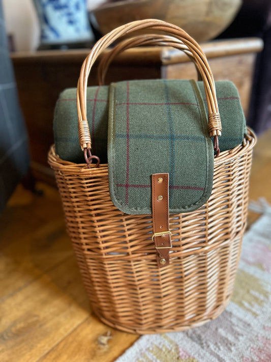 The Buxton - Oval green tweed chiller basket