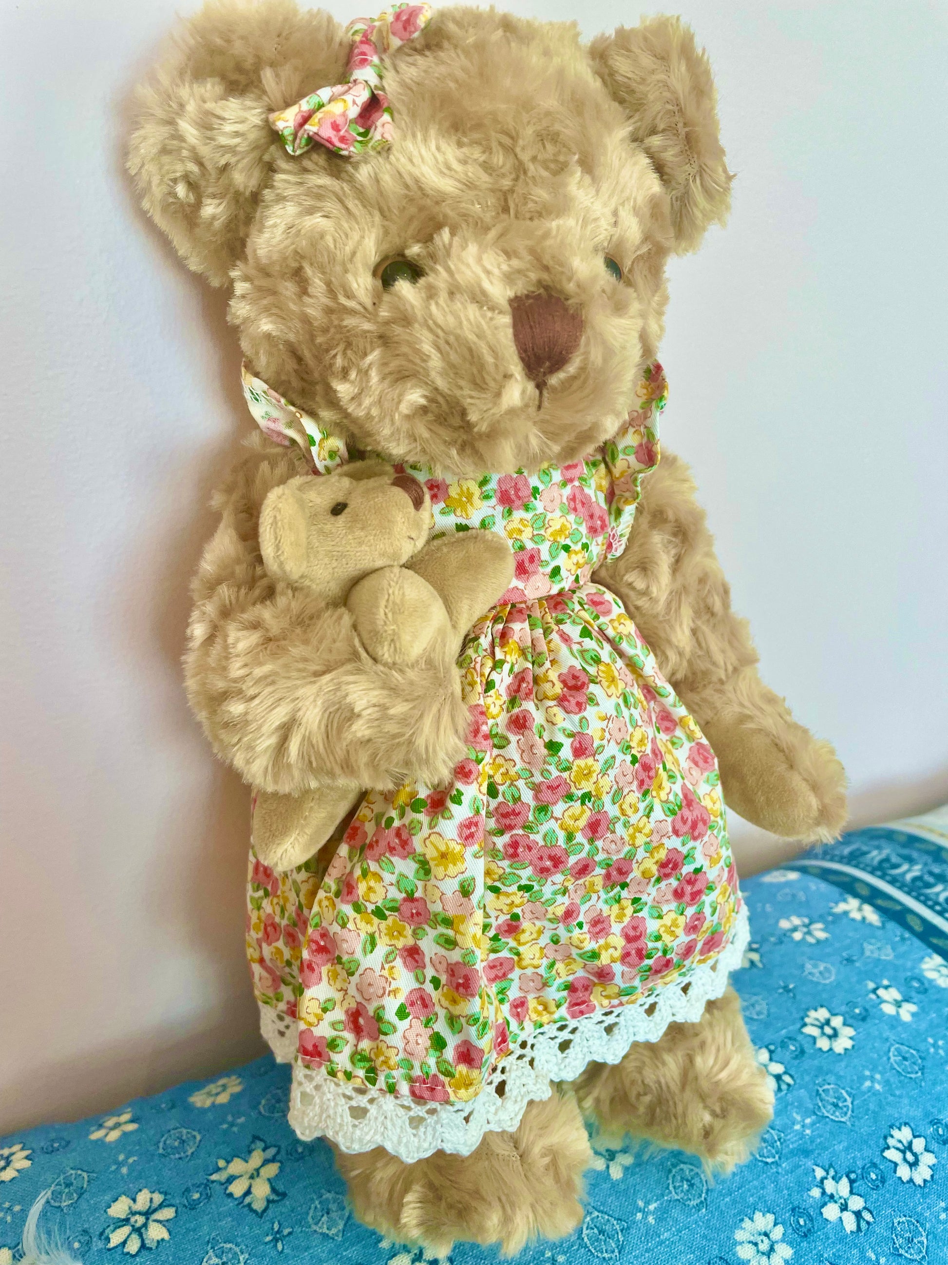 Traditional jointed top teddy bears