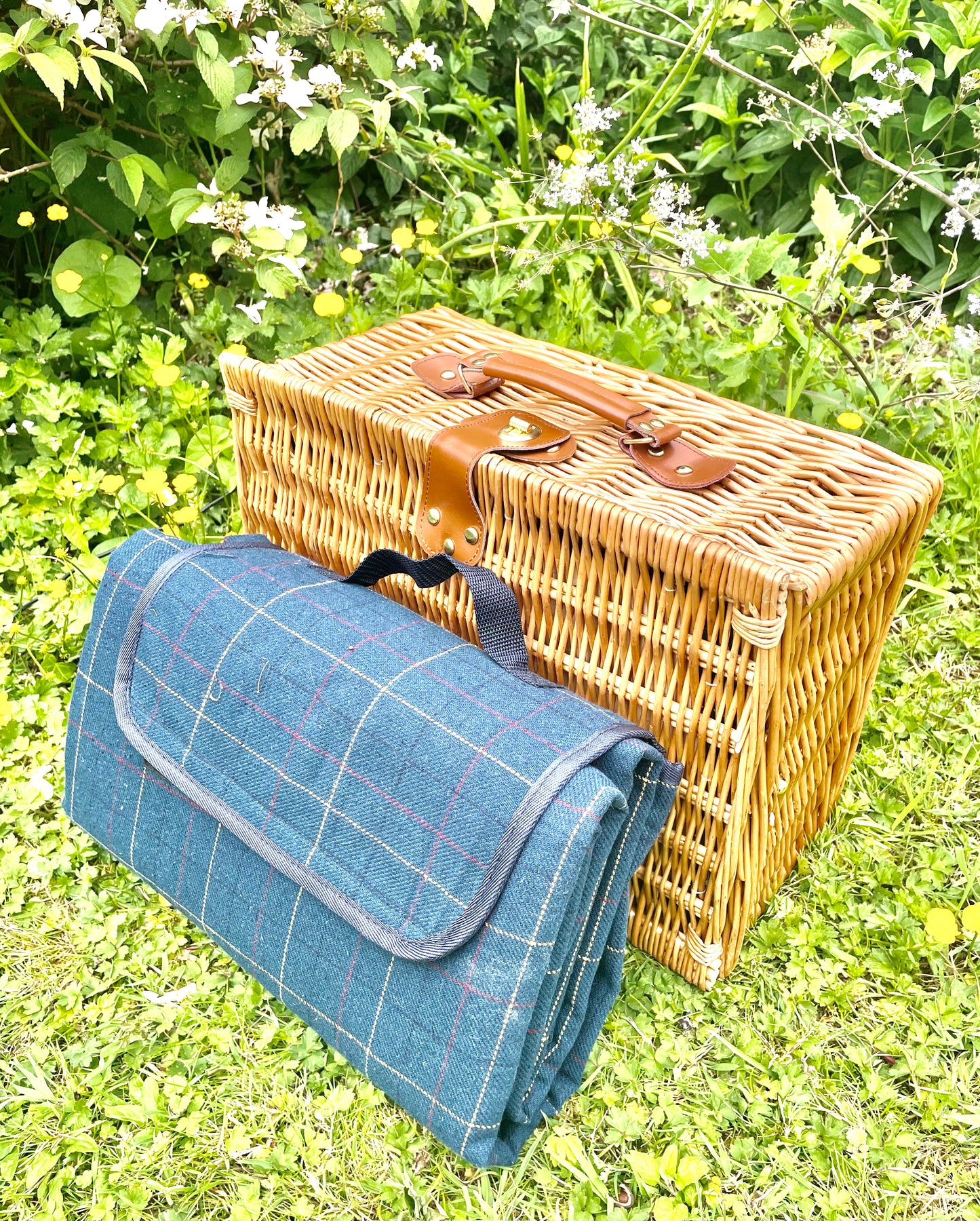 The Gainsborough leather trimmed afternoon tea  picnic hamper for 2
