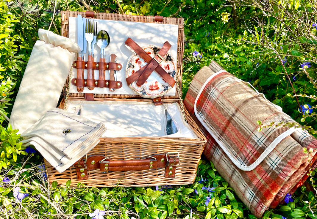 The Wadswick fitted picnic hamper for 2