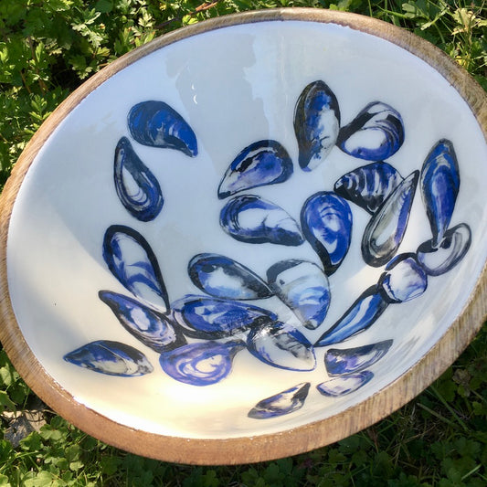mussels wooden bow;