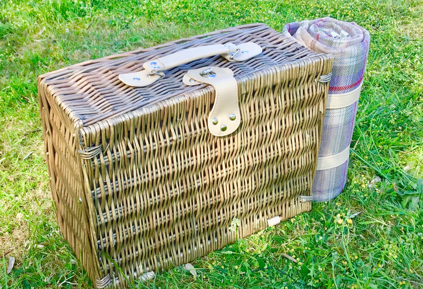 trunk picnic hamper fully fitted for 2
