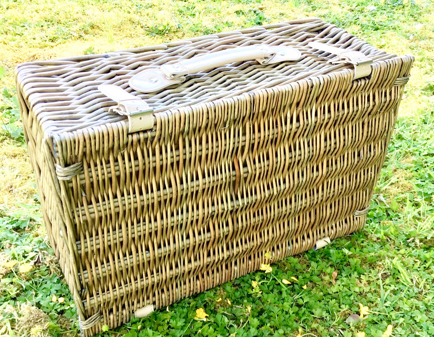 The Seymour - a fitted willow picnic hamper for 4