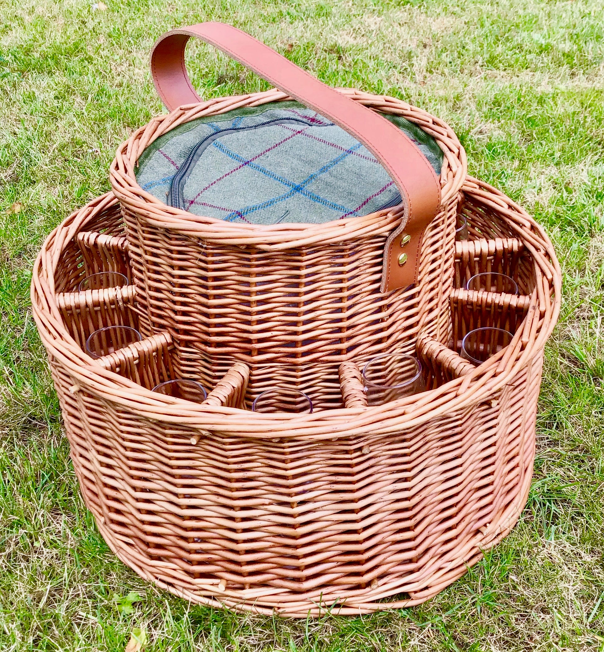 party basket with glasses