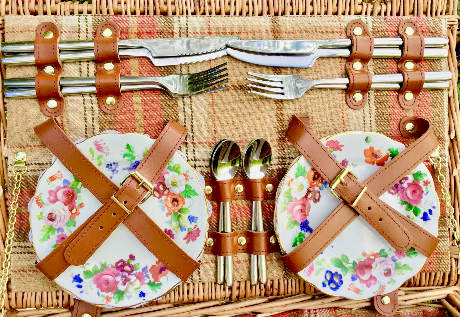 The Grange - a tweed lined willow Picnic Hamper for 4