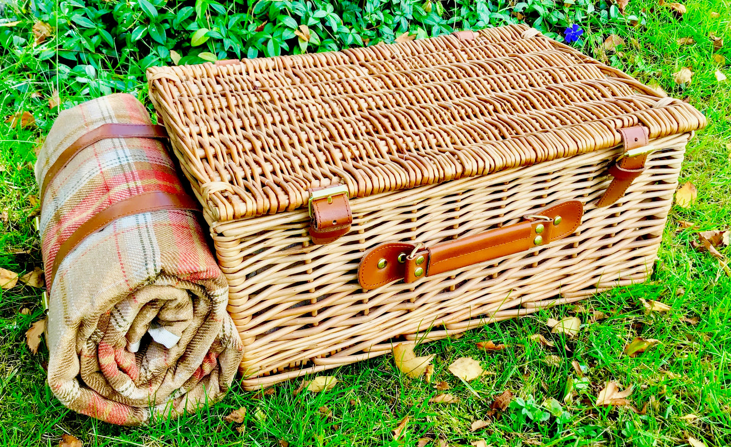 The Grange - a tweed lined willow Picnic Hamper for 4