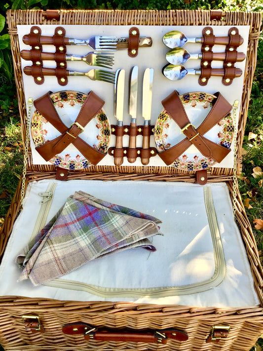 The Sussex ivory fitted hamper for 6