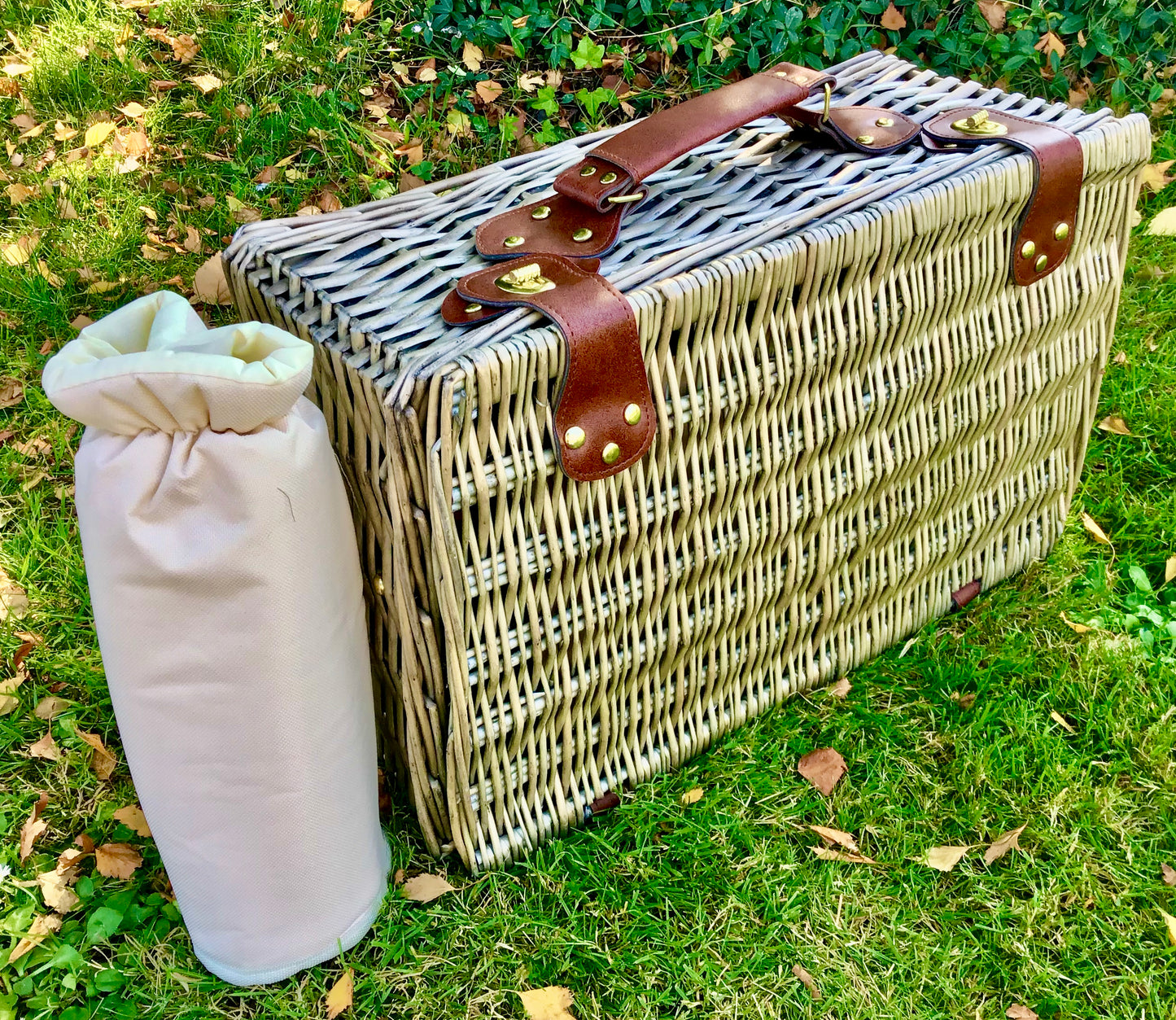The Pembroke - fitted willow  picnic  hamper for 4