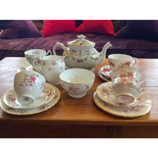 A fine bone china English tea set for 4
